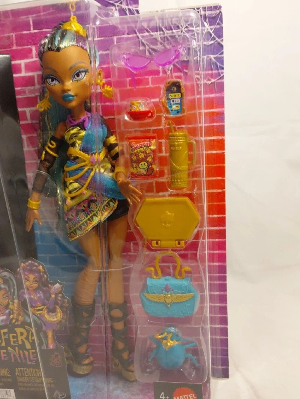 Monster High Nefera De Nile Doll with Pet Scarab Lavish and 7 Accessories